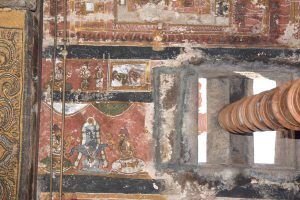 Title: Vaidyanatha Temple; Matavarvalakam, Srivilliputtur Date: Paintings: 17th centuryDescription: Ascetics worship the linga and bathe in the temple tank. Location: Tamil Nadu Temple;Vaidyanatha Temple;Srivilliputtur Positioning: Mahamandapa ceiling, panel flanking the flag staff